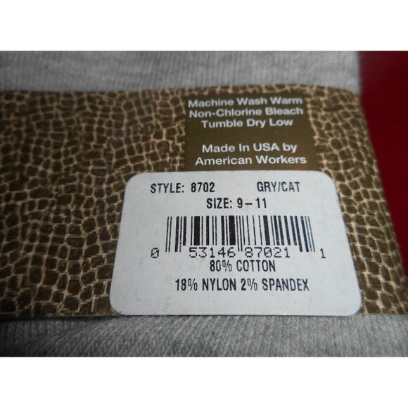 1 Pair High Meadows Cats 80 % Cotton Cushion Boot Crew Socks White Fits 9 to 11 - Picture 2 of 4